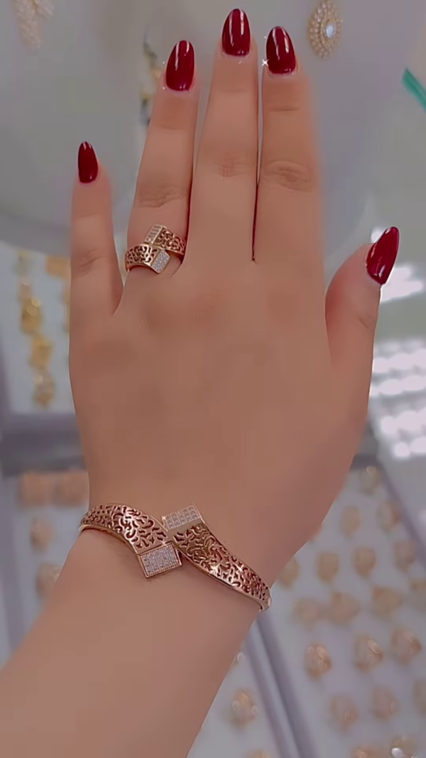 Elegant Teardrop Stone Bracelet - Image 5