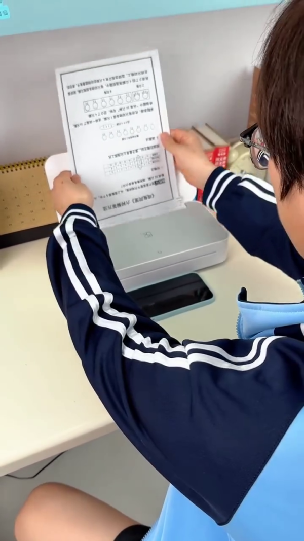 Mini Smart Wireless Printer for Students – Compact Ink-Free Printing - Image 4