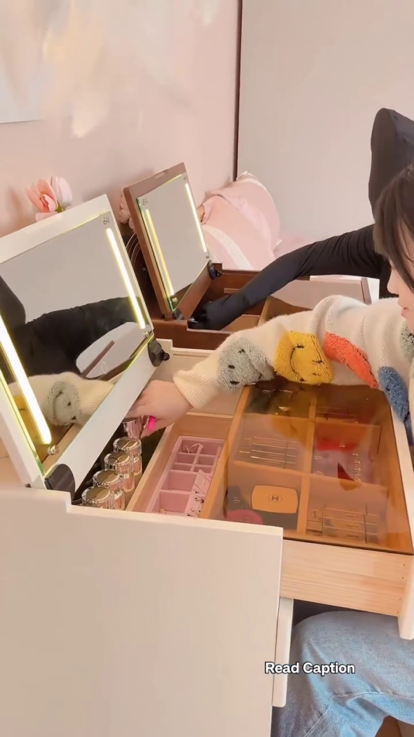 💄 LED Mirror Vanity Table with Jewelry Organizer Drawers - Image 3