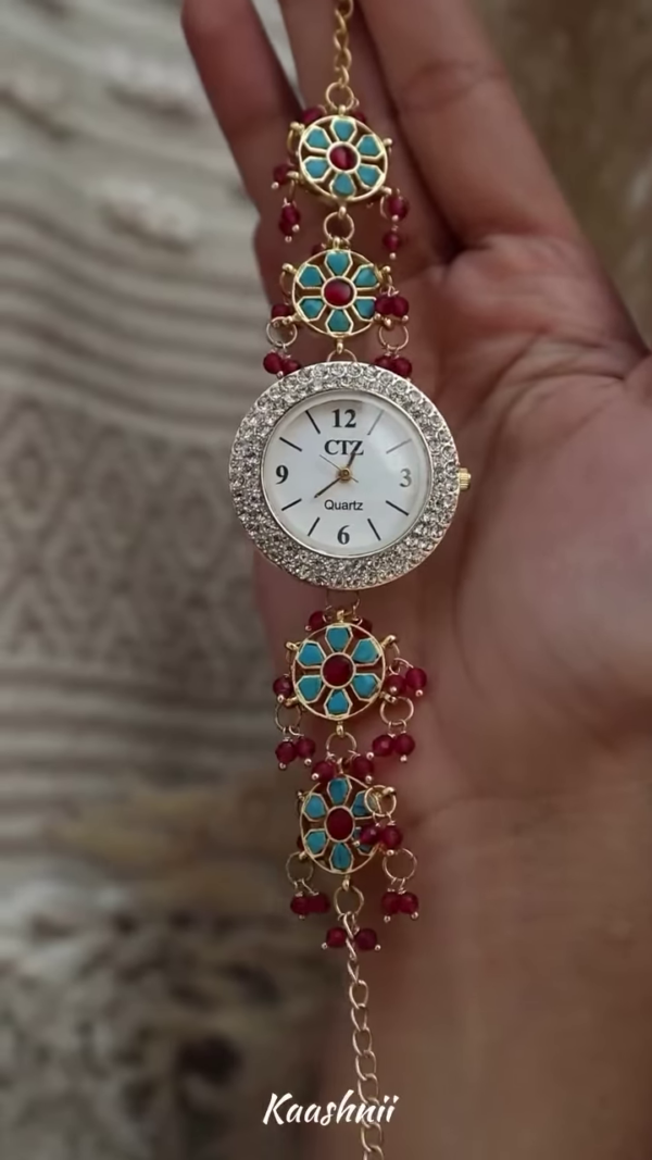 Lunar Charm Crescent Bracelet Watch ? Moon Phase-Inspired Timepiece - Image 4
