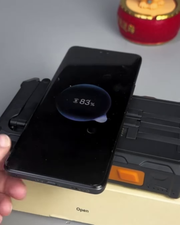 Rugged Wireless Charging Power Bank ? 20000mAh Fast Charge Station with Flashlight & Dual Output