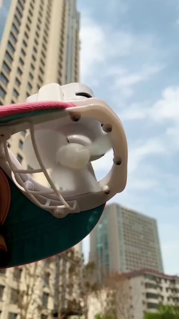 Solar-Powered Cooling Cap: Innovative Outdoor Comfort Solution - Image 2