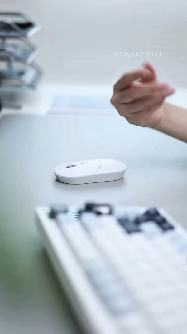 Ergonomic Vertical Wireless Mouse - Image 2