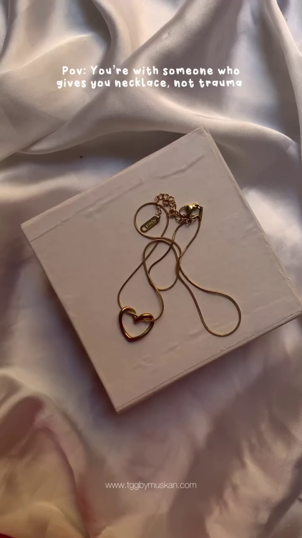 Intertwined Loop Pendant Necklace